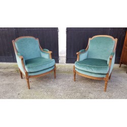Paire fauteuils style Louis...