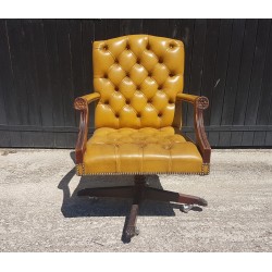 Fauteuil Chesterfield pivotant